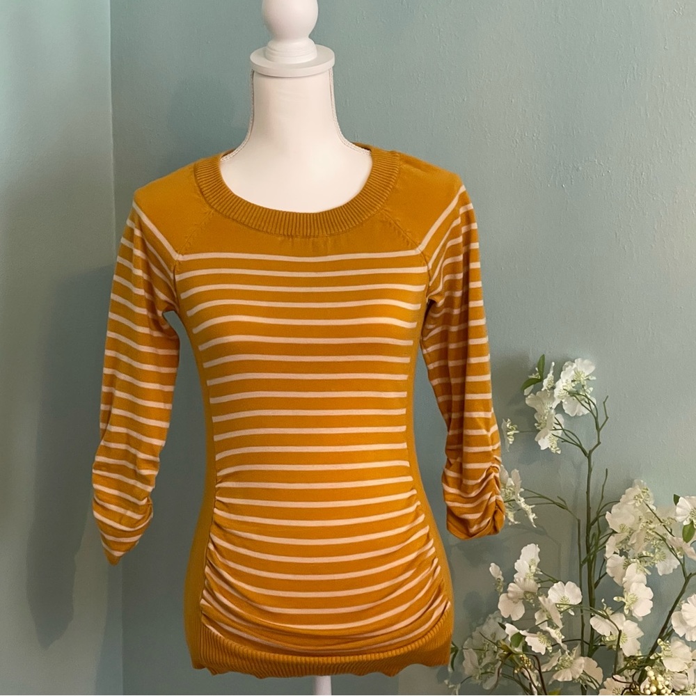 Metaphor Lightweight Gold Sweater Size Small